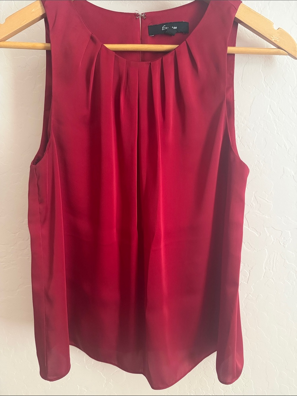 Vintage Express Red Pleated Sleeveless Blouse